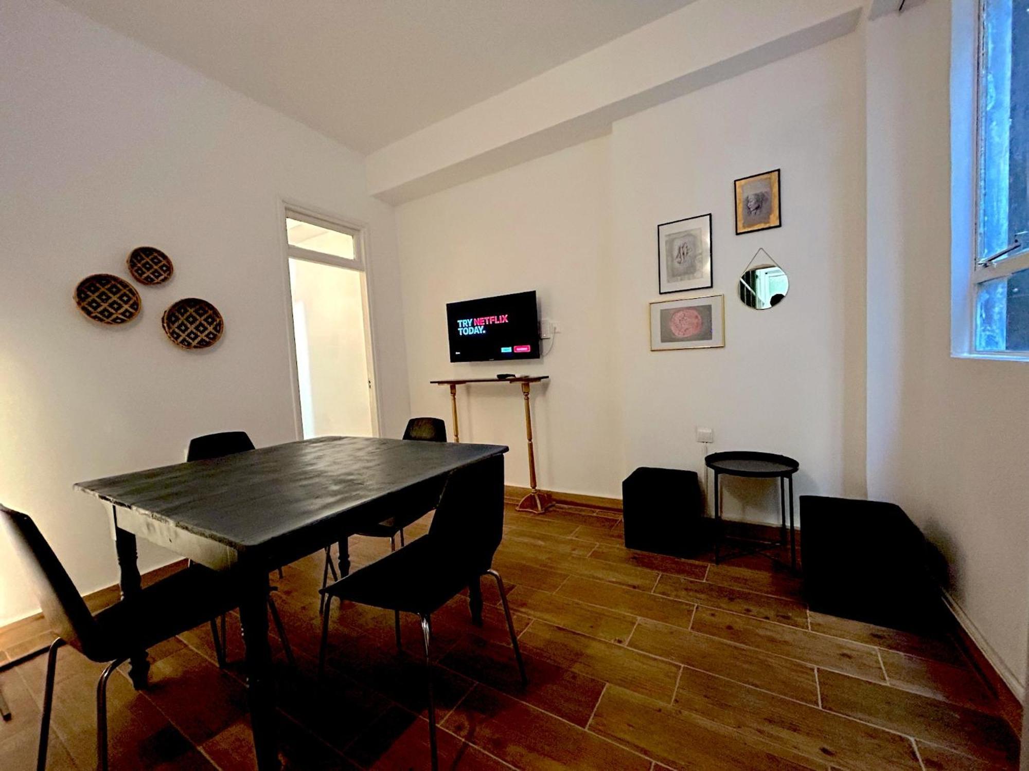 Queen Regina Suites By Platform 357 Nicosia Buitenkant foto