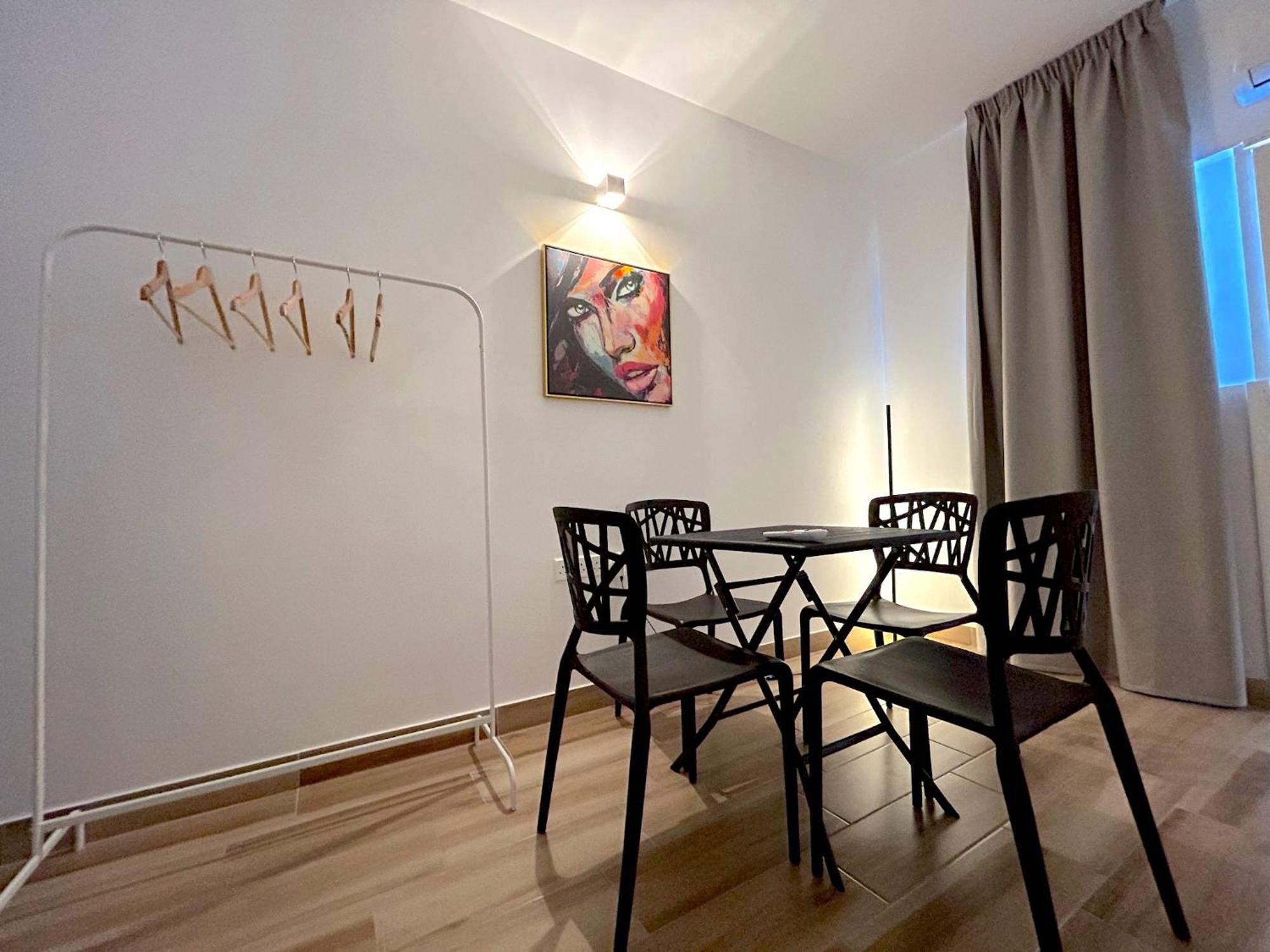 Queen Regina Suites By Platform 357 Nicosia Buitenkant foto