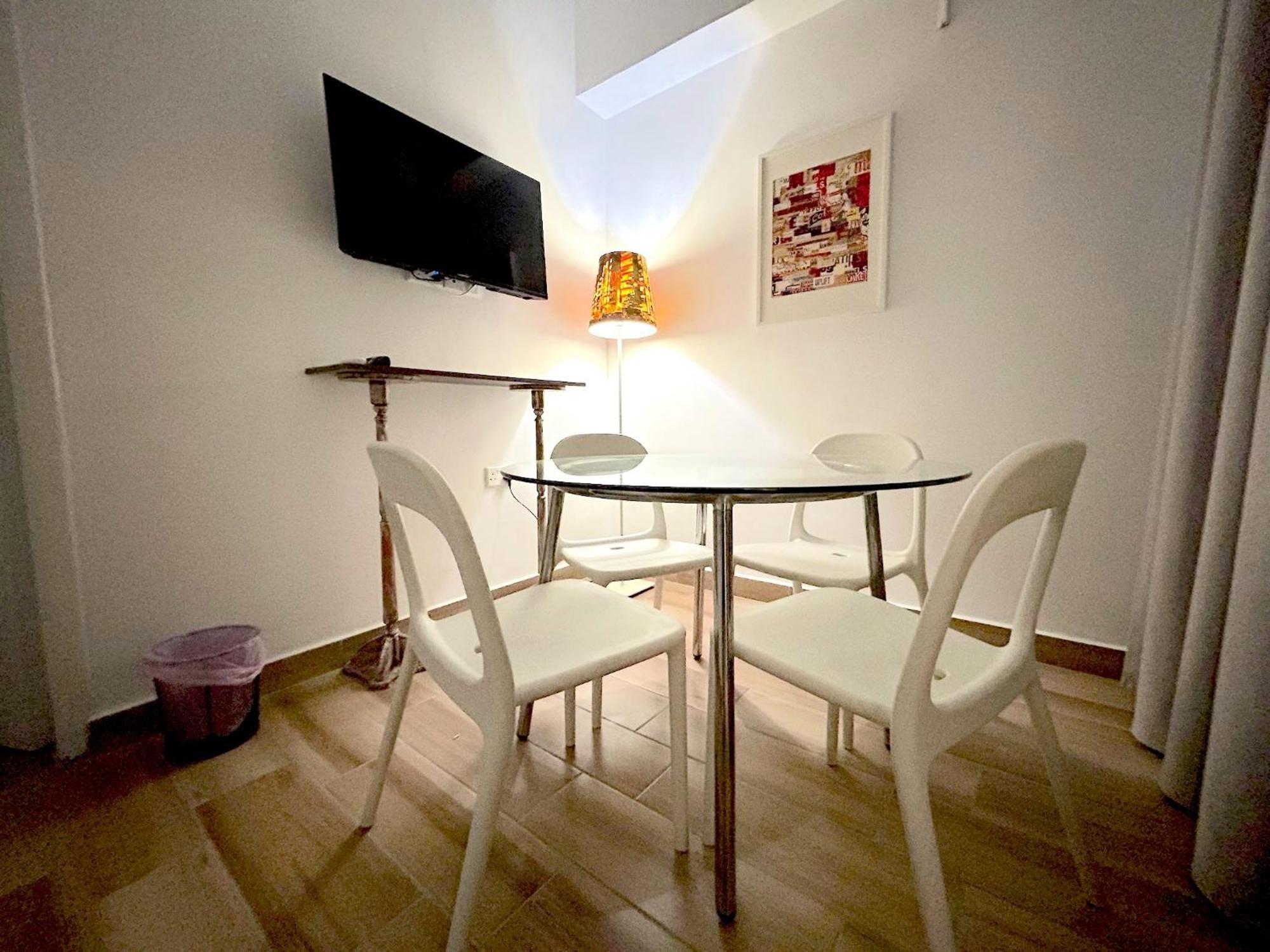 Queen Regina Suites By Platform 357 Nicosia Buitenkant foto